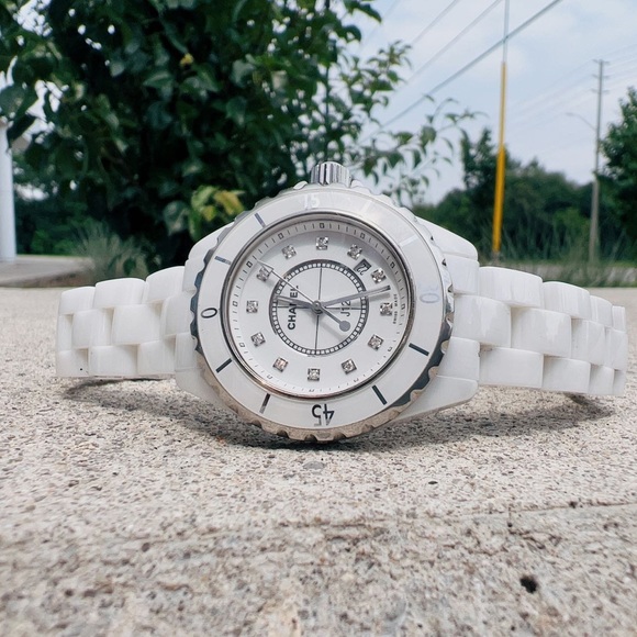 Chanel J12 WATCH CALIBER 12.1, 33 MM - Picture 2 of 7